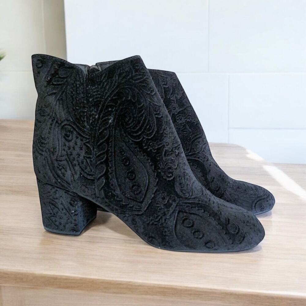 Zigi Soho Black Paisley Velvet Booties Womens Sz 8.5 Nydia Embossed Ankle Boots